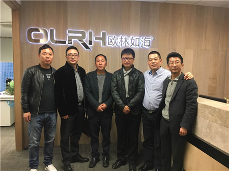 5家家装龙头企业负责人与欧林如海创始人何海文教授（右二）合影