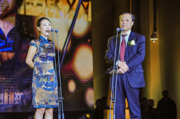 （左）著名财经作家叶檀女士 （右）北京大学不动产业研究鉴定中心主任冯长春