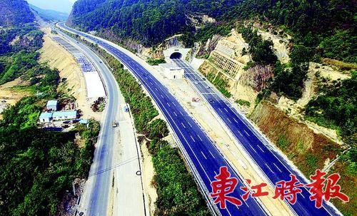 扩建后的惠深高速:路宽了车快了 半小时到深圳