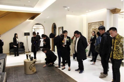 嘉宾参观范思哲瓷砖中国旗舰店展厅