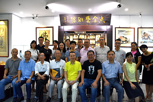 中陶联盟科技有限公司人员和各大媒体合影