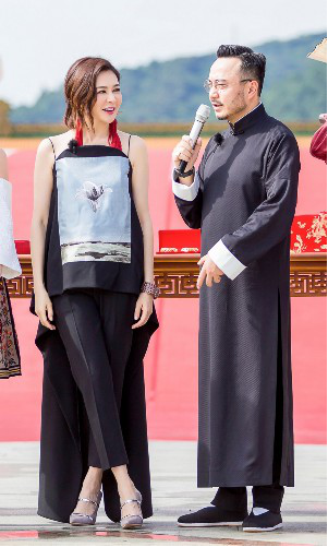 《我们来了》关之琳等穿香云纱出场 龚鹏程汉服拨云见日