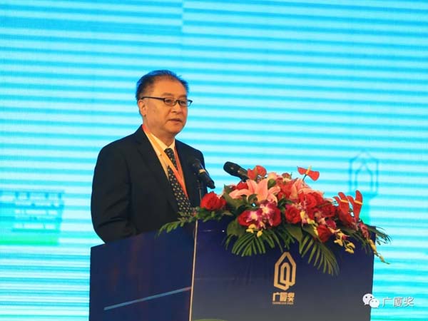 江蘇省房地產業協會會長杜學倫 主持會議