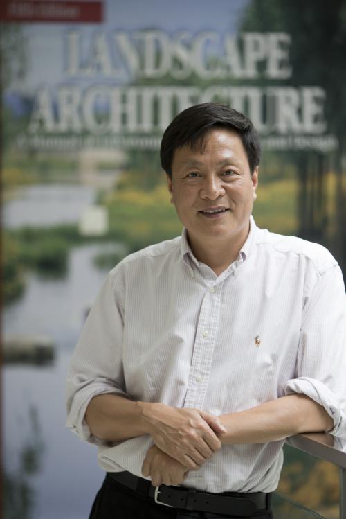 俞孔坚，北京大学建筑与景观设计学院院长，北京土人景观与建筑规划设计研究院院长、首席设计师，美国科学院院士