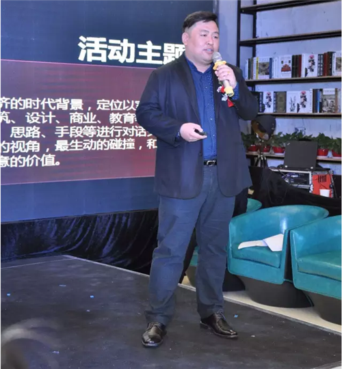 设计约CEO刘洋表示很开心能与圣象一起联手打造这样一个设计平台，并为大家详细介绍了设计约平台构建的初衷及功能，提供了一个可以与用户交互的后台！