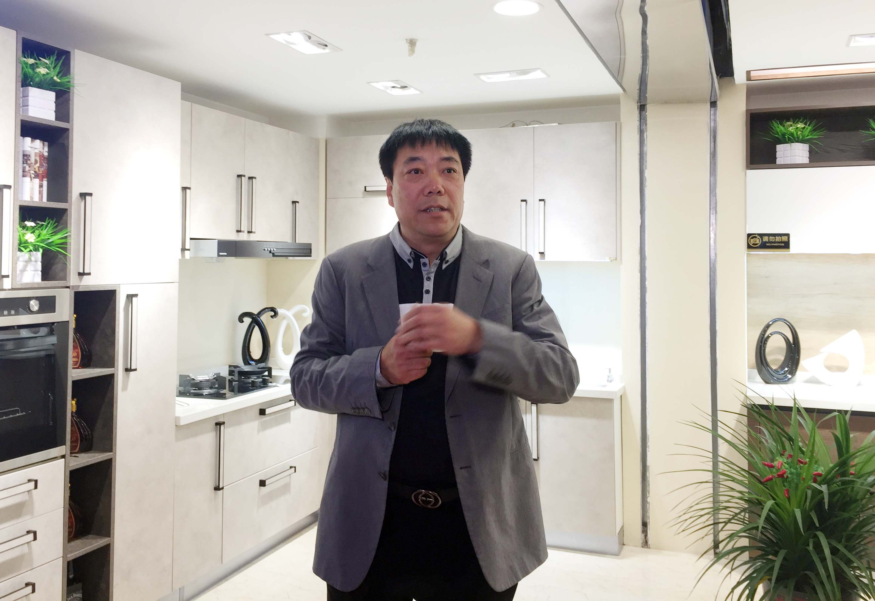 澳比德全屋定制总经理王兵在开幕式上对来访嘉宾表示感谢。