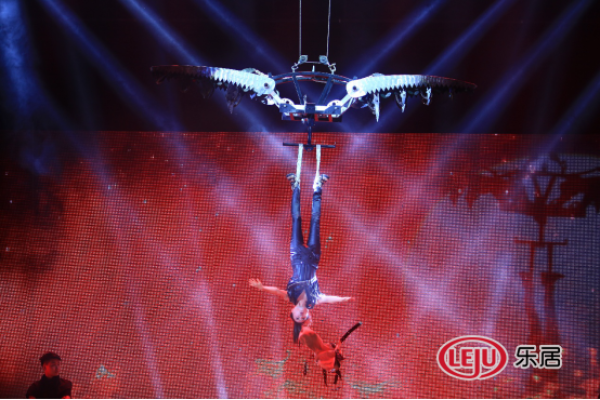 千人见证奇迹 招商雍景湾惊天魔盗团魔幻秀火爆开演