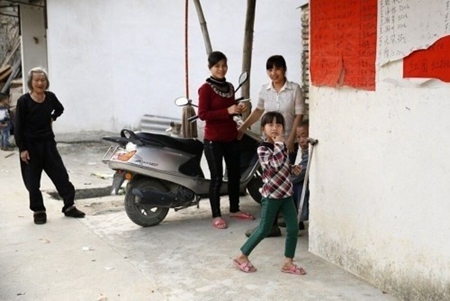 越南新娘在中国的生活 住这样的农村房也是幸运的了