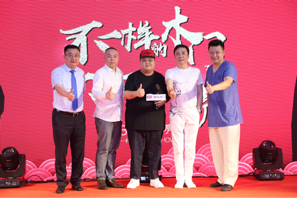 条约惠落明 落明木门携顺手孙儿子越打造不比样的猖狂木门SHOW