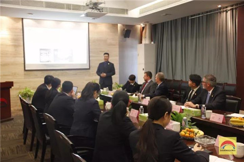 KINGSDOWN(中国)运营总部董事总经理杜杰介绍金斯当品牌