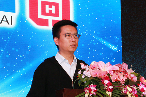 阿里巴巴集团资深副总裁兼阿里云总裁胡晓明做中国互联 		网产业状况及发展趋势报告