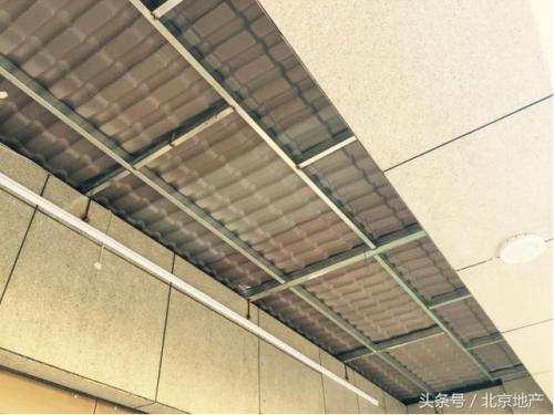 临时搭建的雨棚