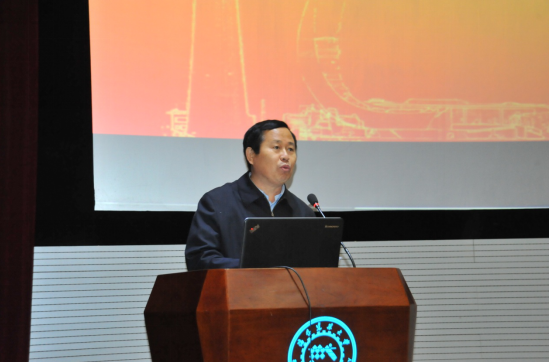 沈阳建筑大学副校长冯国会致词