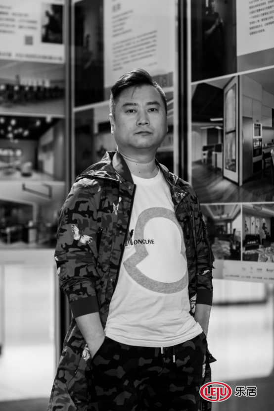 悦邑空间设计机构创意设计总监 王兆帅  现场解读展览作品