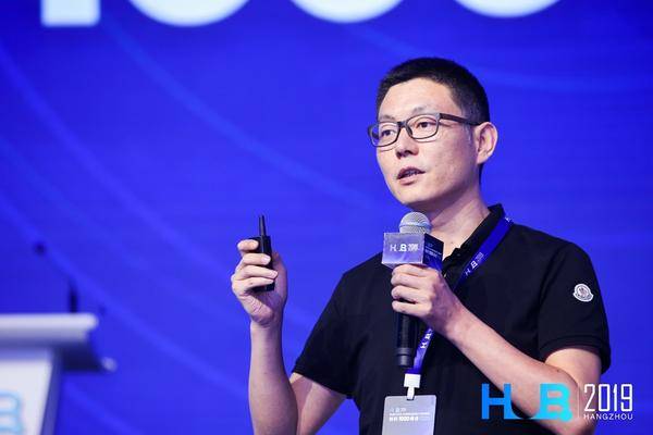 （图为舒福德智能床总经理吴韬）