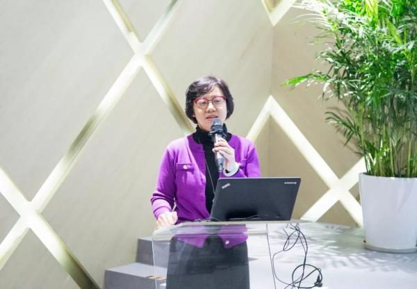 ▲北京林业大学材料科学与技术学院书记黄薇女士