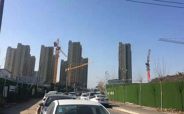 兰山区火车站片区新项目建设中