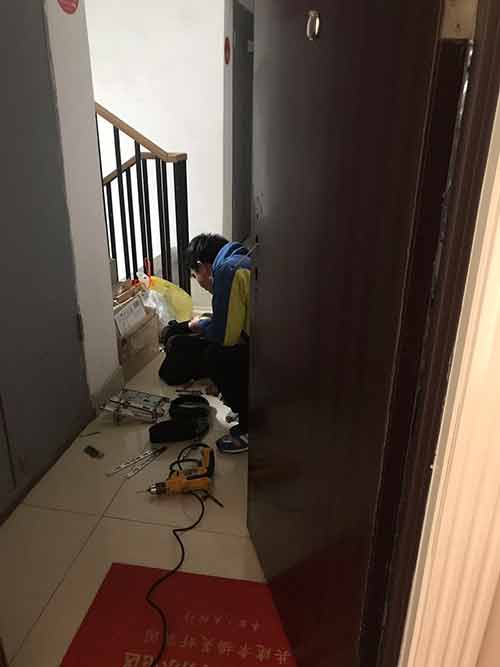 卡迪龙云锁安装人员