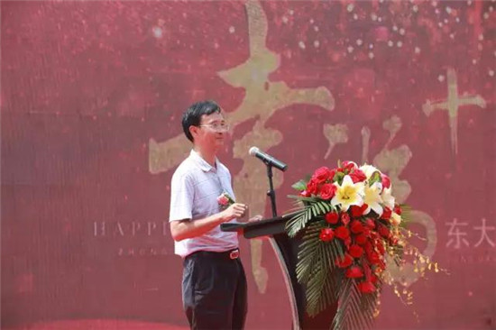 顶固集创家居股份有限公司汪光武致辞 中尊幸福生活馆的开业是所有消费者的福音，也将会对西安的建材市场起到一定的引领作用，作为顶固集创--中尊集团的合作伙伴，很高兴参与本次盛典的举行，预祝本次活动圆满成功。