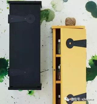 3. 小型墙面柜，尺寸小巧细长，颜色亮丽，非常适合小空间使用，可以放在卫生间镜子旁的狭小空地，或者厨房、玄关等空间配合使用。