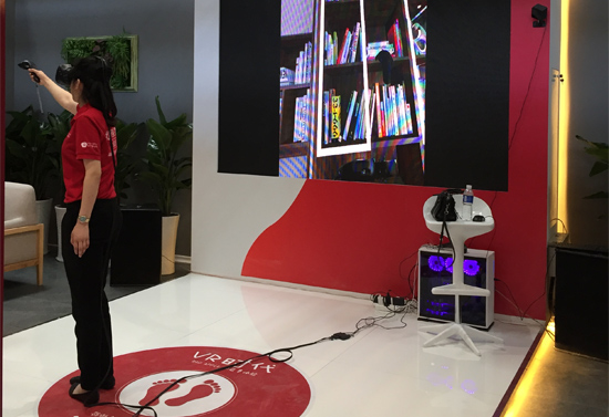 红苹果展示VR技术