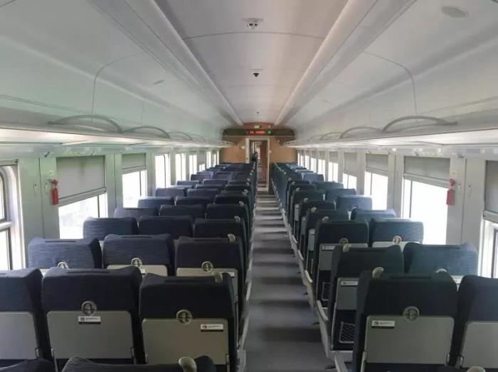 cr200j复兴号动力集中型动车组(短编组)二等座车厢内观