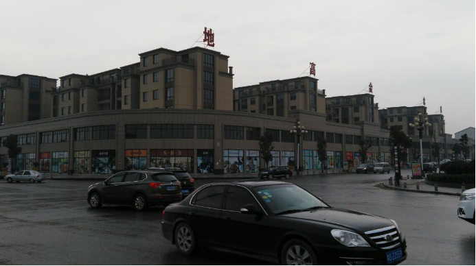 由于受到老百姓偏爱自建住现场速记宅、荆门城区竞品住宅的双重冲击