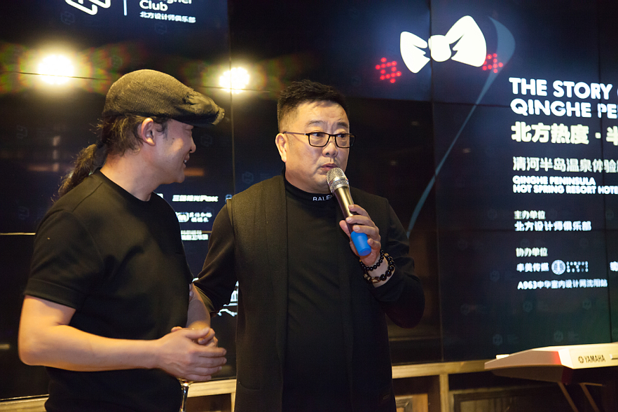 辽宁双鸿酒业郑鸿鹏和孙志刚老师带领大家探索新的领域，品尝法国新酒《少女的故事》。  【嘉宾签到】