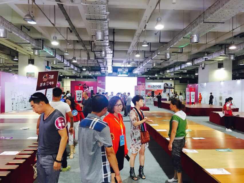 活动还没开始，全场已经聚集了不少消费者