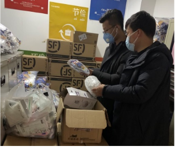 周曦奔波于物流货运点及项目之间运输员工防护物资
