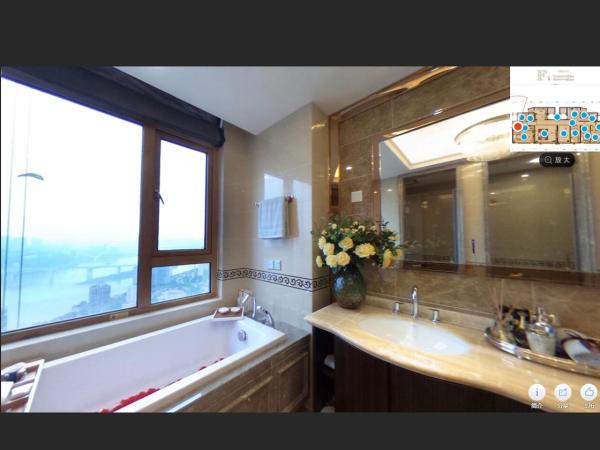  樣板間賞析：主洗浴室與衛生間隔開，浴室景觀開闊。