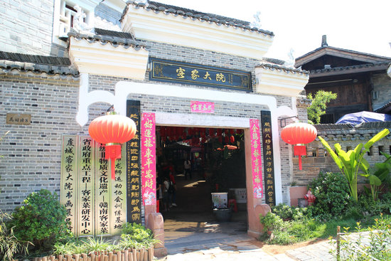已成为小吃街的客家大院