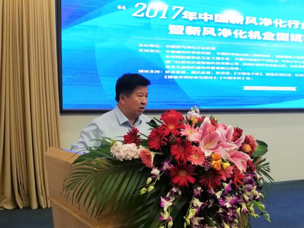 中国教育装备行业协会学校后勤装备管理分会副理事长刘子玉
