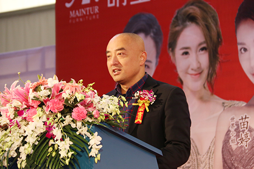明堂红木家俱有限公司总裁助理徐志峰