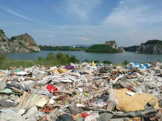 上海4000吨垃圾偷倒苏州太湖 官方称将严查到