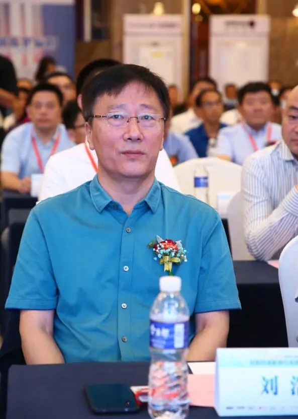 中国建筑金属结构协会舒适家居分会会长、辐射供暖供冷委员会主任刘浩