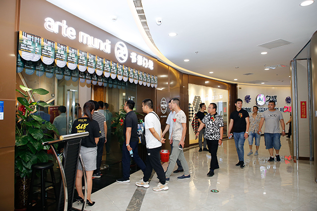 工长参观居然之家欧凯龙北龙湖店