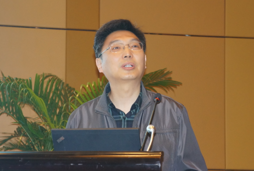 中國建筑科學(xué)研究院建筑環(huán)境與節(jié)能研究院院長徐偉做主題演講