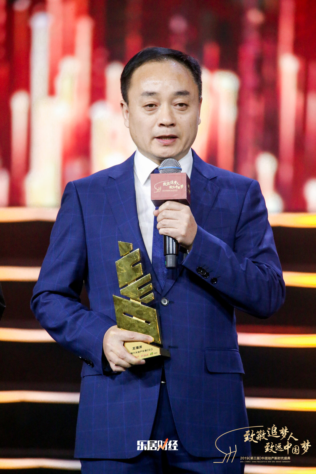王凯受邀出席第34届中国电影金鸡奖闭幕式 干练帅气状态佳 - 360娱乐，你开心就好