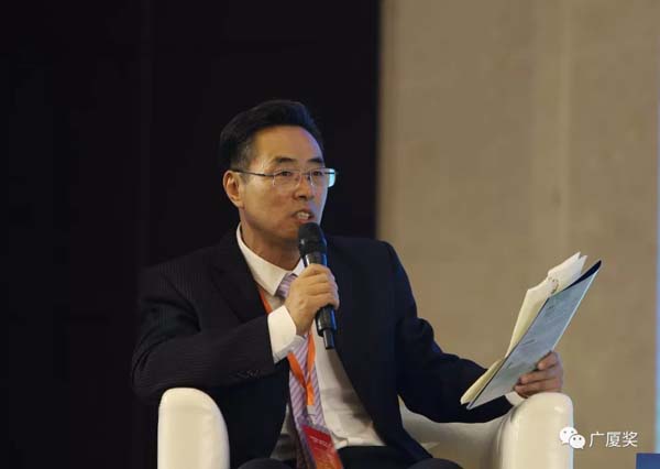 對話主持：中國房地產業協會駐會名譽副會長 王惠敏
