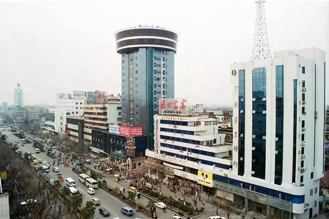 而是浸润在精雕细琢的老汉口建筑里 沙市老城区 是荆州这座城市的
