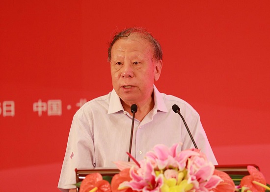 中国建筑装饰协会会长李秉仁致辞