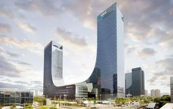 现代传媒大厦,也就是赫赫有名的"靴子楼",是苏州城市新地标,文化产业