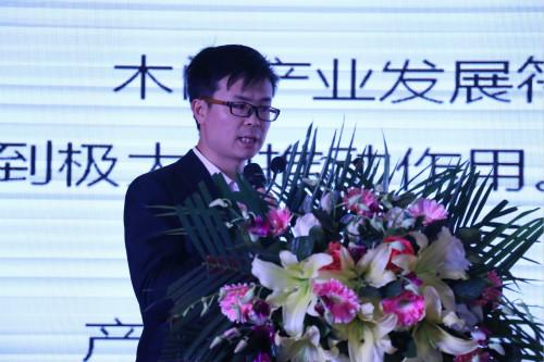中国物流与采购联合会木材与木制品质量监督检验测试中心实验室主任张文强发言。