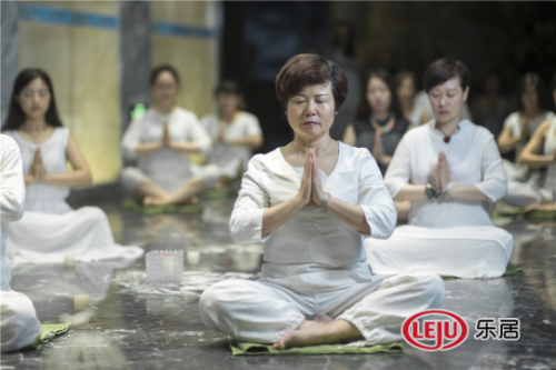 蓝光雍锦半岛:蜀西湖畔首届公益冥想瑜伽禅心