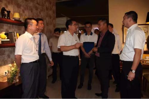 东莞市市长梁维东视察第36届名家具展