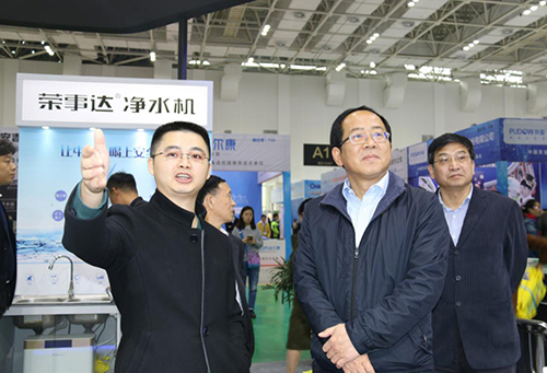 国家质检总局韩毅总工程师、中国质量检验协会柯振权秘书长等一行人巡馆—走访荣事达