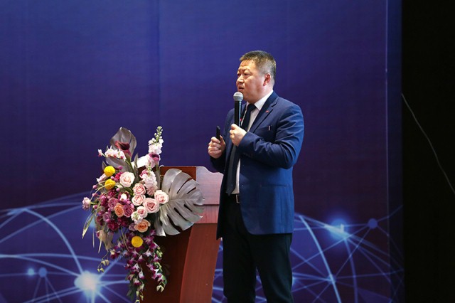 广东尚品宅配家居有限公司副总经理郭子骞做专题演讲
