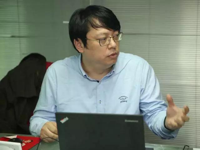   中国清洁能源建筑应用技术联盟副秘书长林峰先生以高迪公司的设计案例讲解水舒适及暖健康的解决方案