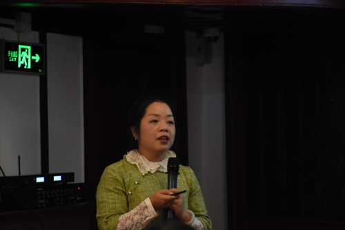 湖北师范大学扶正设计系系主任 任怡副教授分享《幸运的旗袍》▲